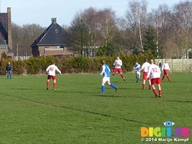 FZ002616 Pepijn voetballen